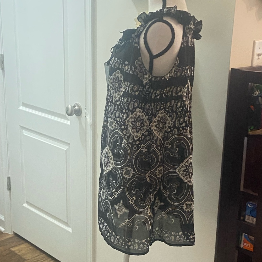 Black and White Paisley Tank Top - Picture 6 of 11